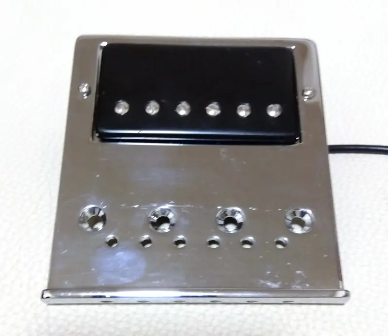 ブリッジと黒カバーハムバッカー